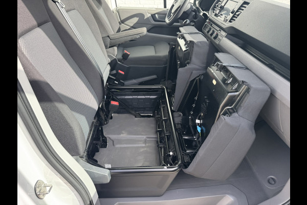 Volkswagen Crafter 35 2.0 TDI L3H3 RWD Camera Carplay Cruise Navigatie Laadruimte betimmert