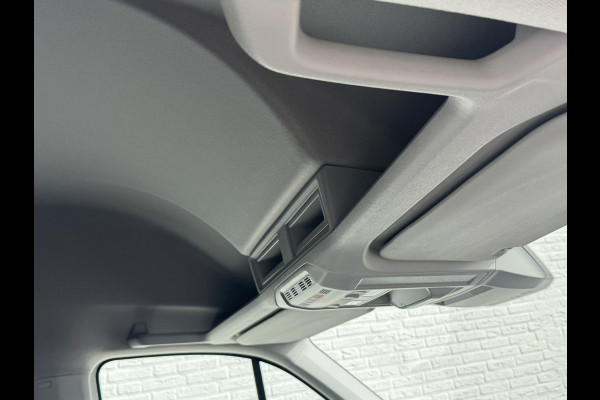 Volkswagen Crafter 35 2.0 TDI L3H3 RWD Camera Carplay Cruise Navigatie Laadruimte betimmert