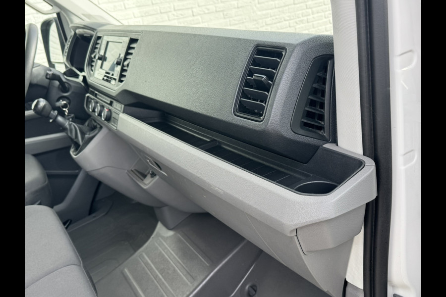 Volkswagen Crafter 35 2.0 TDI L3H3 RWD Camera Carplay Cruise Navigatie Laadruimte betimmert