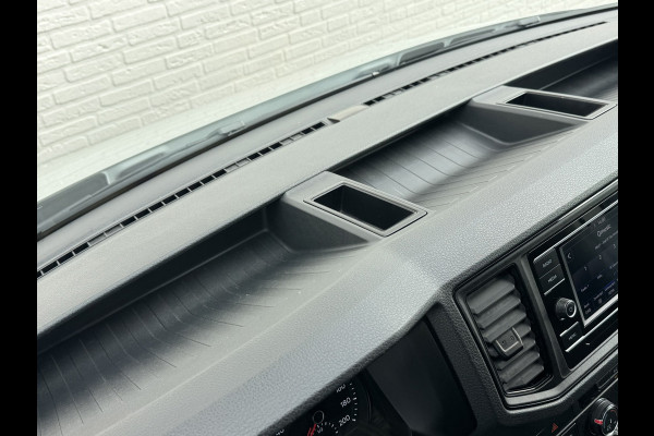 Volkswagen Crafter 35 2.0 TDI L3H3 RWD Camera Carplay Cruise Navigatie Laadruimte betimmert