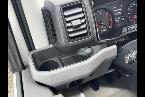 Volkswagen Crafter 35 2.0 TDI L3H3 RWD Camera Carplay Cruise Navigatie Laadruimte betimmert