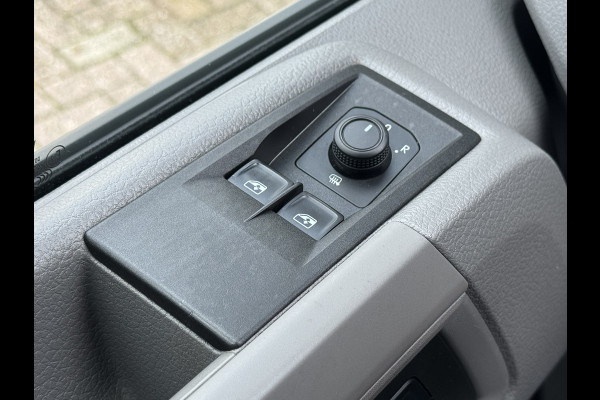 Volkswagen Crafter 35 2.0 TDI L3H3 RWD Camera Carplay Cruise Navigatie Laadruimte betimmert