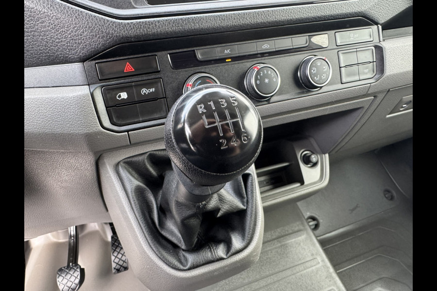 Volkswagen Crafter 35 2.0 TDI L3H3 RWD Camera Carplay Cruise Navigatie Laadruimte betimmert
