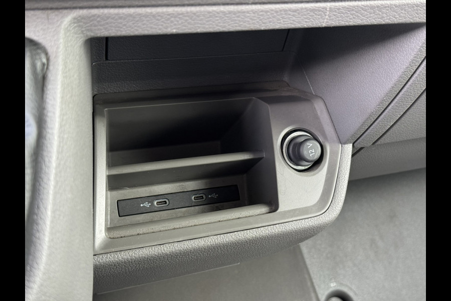 Volkswagen Crafter 35 2.0 TDI L3H3 RWD Camera Carplay Cruise Navigatie Laadruimte betimmert
