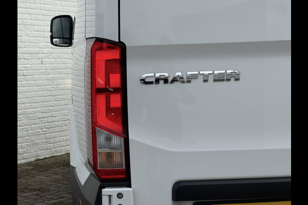 Volkswagen Crafter 35 2.0 TDI L3H3 RWD Camera Carplay Cruise Navigatie Laadruimte betimmert