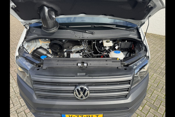 Volkswagen Crafter 35 2.0 TDI L3H3 RWD Camera Carplay Cruise Navigatie Laadruimte betimmert