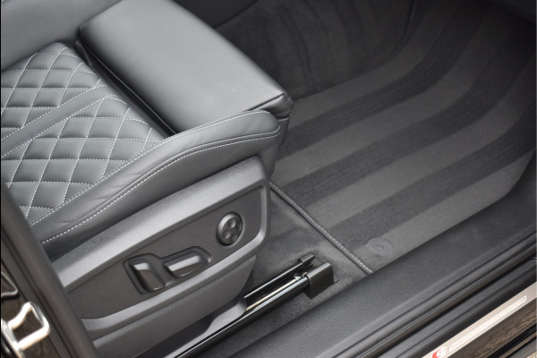 Audi Q5 55 TFSI e S-Line 367 Pk Pano Rs-Stoelen Luchtvering Sfeer Keyless Trekhaak 20 Inch