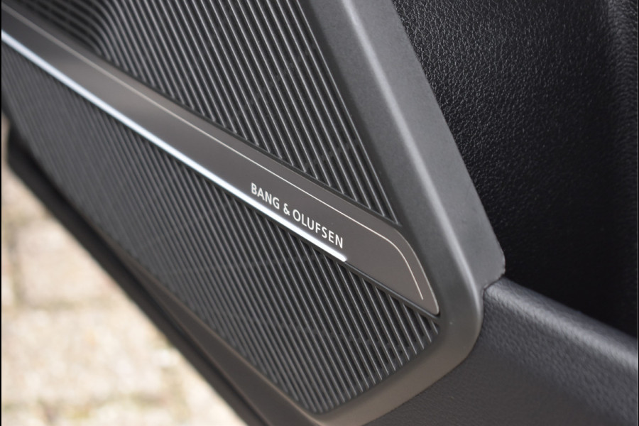 Audi Q5 55 TFSI e S-Line 367 Pk Pano Rs-Stoelen Luchtvering Sfeer Keyless Trekhaak 20 Inch