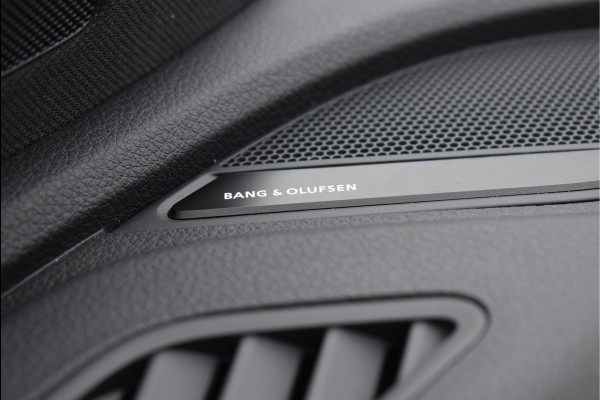 Audi Q5 55 TFSI e S-Line 367 Pk Pano Rs-Stoelen Luchtvering Sfeer Keyless Trekhaak 20 Inch