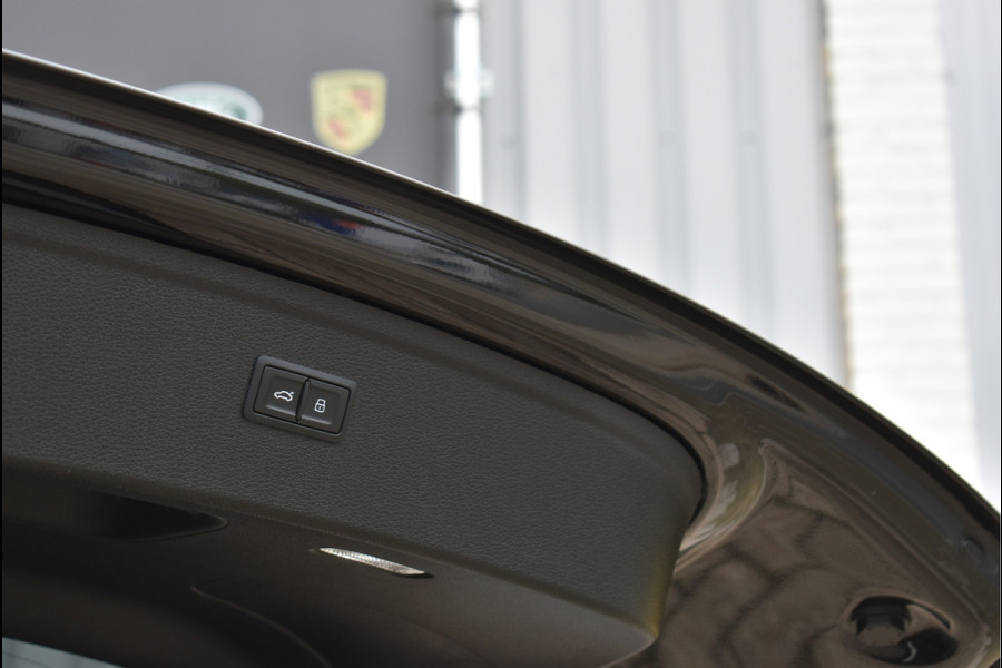 Audi Q5 55 TFSI e S-Line 367 Pk Pano Rs-Stoelen Luchtvering Sfeer Keyless Trekhaak 20 Inch