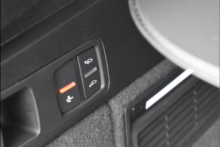 Audi Q5 55 TFSI e S-Line 367 Pk Pano Rs-Stoelen Luchtvering Sfeer Keyless Trekhaak 20 Inch