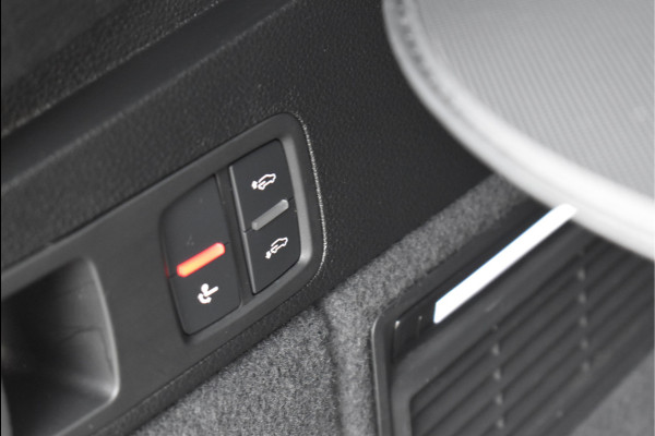 Audi Q5 55 TFSI e S-Line 367 Pk Pano Rs-Stoelen Luchtvering Sfeer Keyless Trekhaak 20 Inch