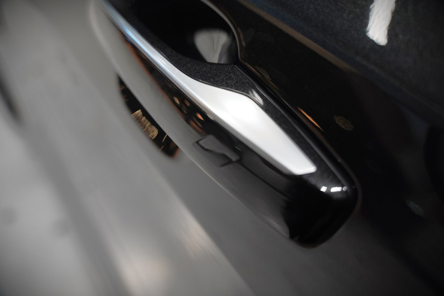 Lynk & Co 01 1.5 Black Edition | Panoramadak | Stoelverwarming | Keyless | Apple Carplay | Memory Seat | Adaptive Cruise Control | Infinity | Navigatie | 360 Camera | Parkeersensoren | Ambiance Verlichting | SOH 94.88%