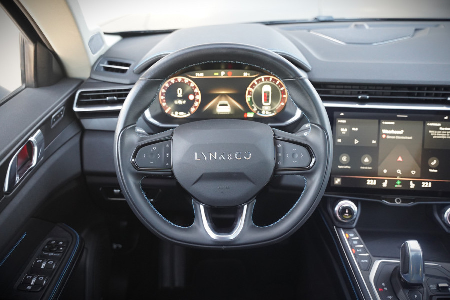 Lynk & Co 01 1.5 Black Edition | Panoramadak | Stoelverwarming | Keyless | Apple Carplay | Memory Seat | Adaptive Cruise Control | Infinity | Navigatie | 360 Camera | Parkeersensoren | Ambiance Verlichting | SOH 94.88%