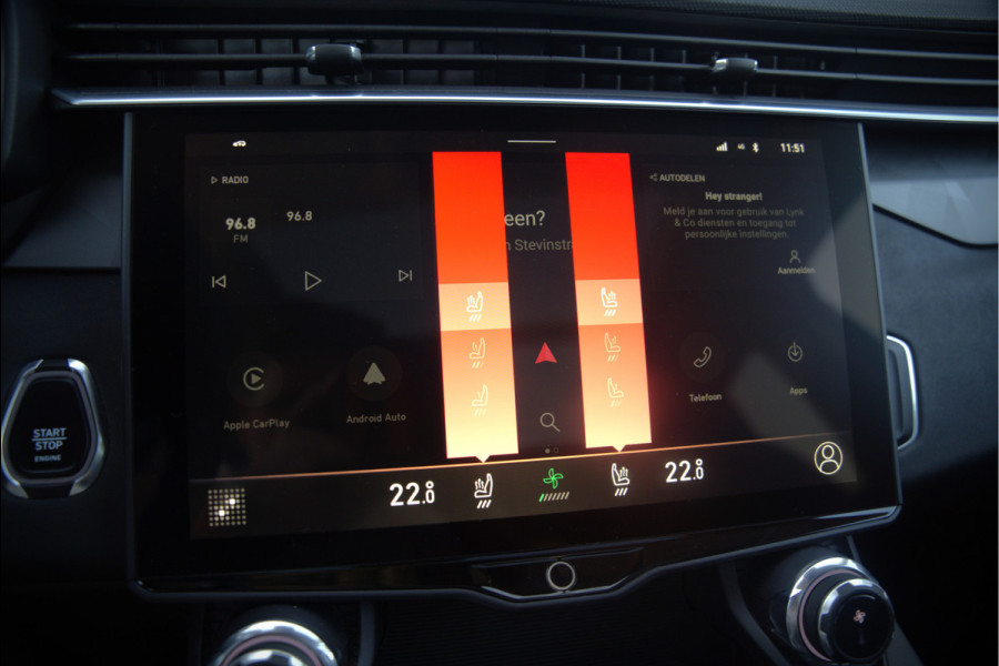 Lynk & Co 01 1.5 Black Edition | Panoramadak | Stoelverwarming | Keyless | Apple Carplay | Memory Seat | Adaptive Cruise Control | Infinity | Navigatie | 360 Camera | Parkeersensoren | Ambiance Verlichting | SOH 94.88%