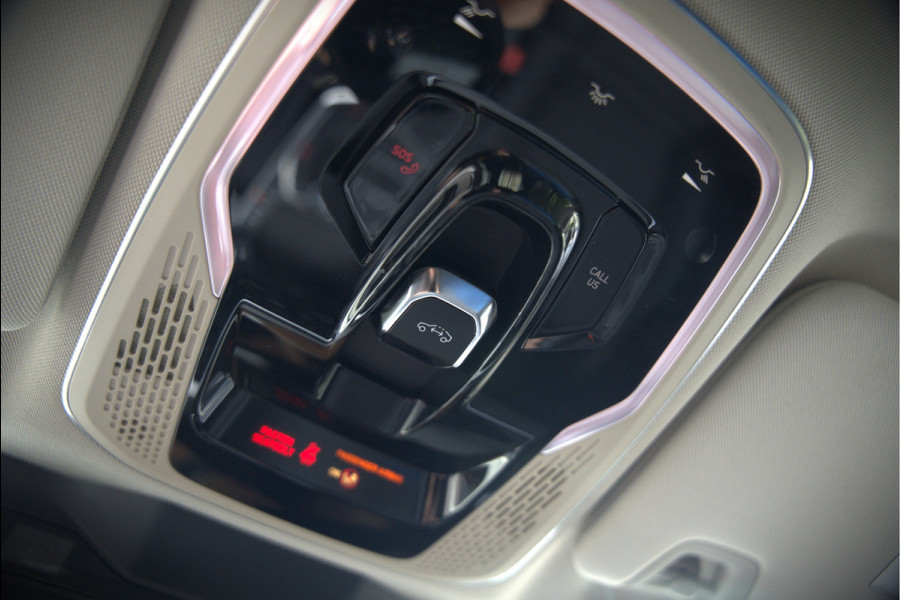 Lynk & Co 01 1.5 Black Edition | Panoramadak | Stoelverwarming | Keyless | Apple Carplay | Memory Seat | Adaptive Cruise Control | Infinity | Navigatie | 360 Camera | Parkeersensoren | Ambiance Verlichting | SOH 94.88%