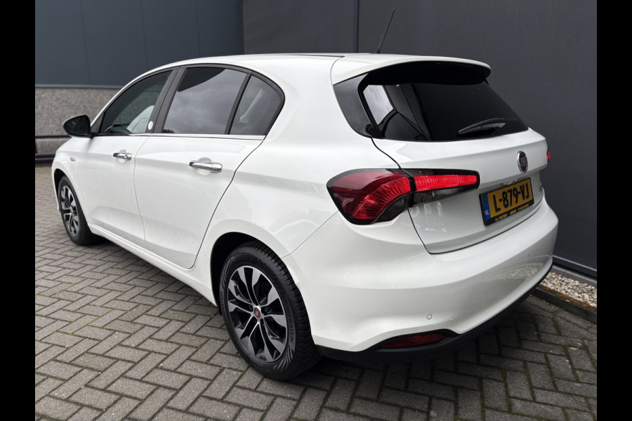 Fiat Tipo 1.4 Mirror Achteruitrijcamera - Airco - Parkeersensor achter - Licht metalen velgen 16 inch - Radio - Navigatie - Mistlampen - Led verlichting - Stuur multifunctioneel - Bluetooth - Cruise control - Ele