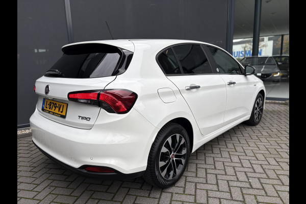 Fiat Tipo 1.4 Mirror Achteruitrijcamera - Airco - Parkeersensor achter - Licht metalen velgen 16 inch - Radio - Navigatie - Mistlampen - Led verlichting - Stuur multifunctioneel - Bluetooth - Cruise control - Ele