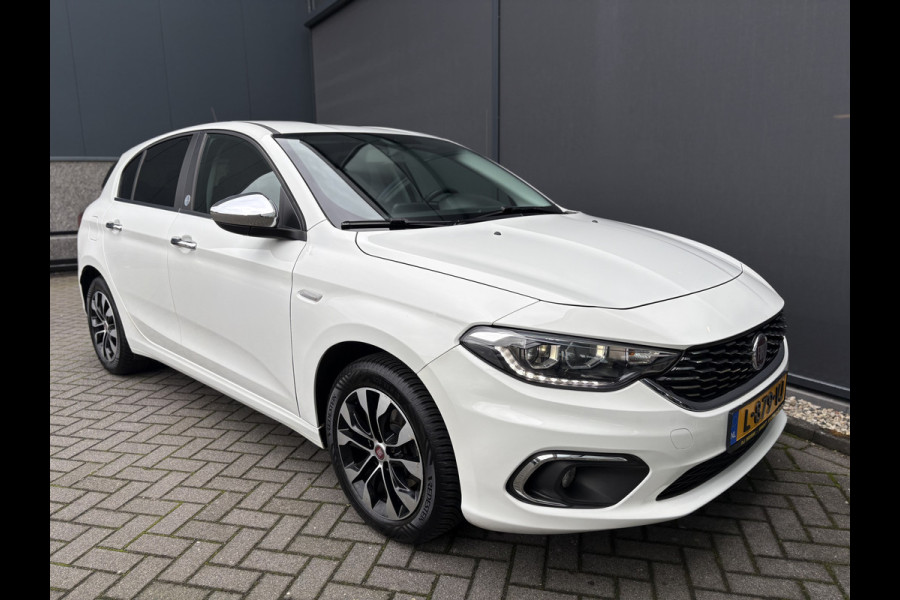 Fiat Tipo 1.4 Mirror Achteruitrijcamera - Airco - Parkeersensor achter - Licht metalen velgen 16 inch - Radio - Navigatie - Mistlampen - Led verlichting - Stuur multifunctioneel - Bluetooth - Cruise control - Ele