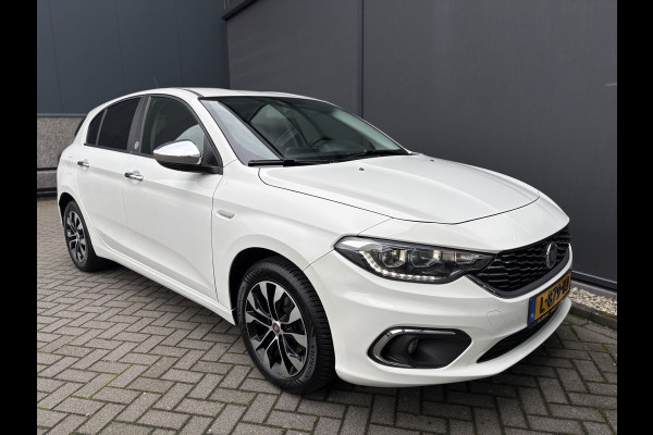 Fiat Tipo 1.4 Mirror Achteruitrijcamera - Airco - Parkeersensor achter - Licht metalen velgen 16 inch - Radio - Navigatie - Mistlampen - Led verlichting - Stuur multifunctioneel - Bluetooth - Cruise control - Ele