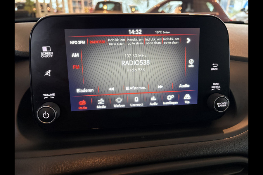 Fiat Tipo 1.4 Mirror Achteruitrijcamera - Airco - Parkeersensor achter - Licht metalen velgen 16 inch - Radio - Navigatie - Mistlampen - Led verlichting - Stuur multifunctioneel - Bluetooth - Cruise control - Ele