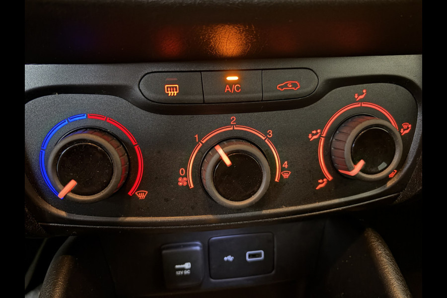 Fiat Tipo 1.4 Mirror Achteruitrijcamera - Airco - Parkeersensor achter - Licht metalen velgen 16 inch - Radio - Navigatie - Mistlampen - Led verlichting - Stuur multifunctioneel - Bluetooth - Cruise control - Ele