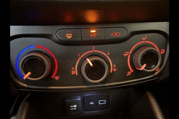 Fiat Tipo 1.4 Mirror Achteruitrijcamera - Airco - Parkeersensor achter - Licht metalen velgen 16 inch - Radio - Navigatie - Mistlampen - Led verlichting - Stuur multifunctioneel - Bluetooth - Cruise control - Ele