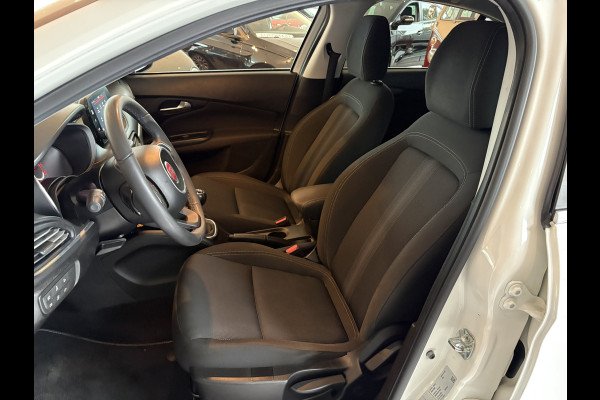 Fiat Tipo 1.4 Mirror Achteruitrijcamera - Airco - Parkeersensor achter - Licht metalen velgen 16 inch - Radio - Navigatie - Mistlampen - Led verlichting - Stuur multifunctioneel - Bluetooth - Cruise control - Ele
