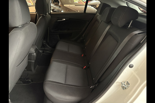 Fiat Tipo 1.4 Mirror Achteruitrijcamera - Airco - Parkeersensor achter - Licht metalen velgen 16 inch - Radio - Navigatie - Mistlampen - Led verlichting - Stuur multifunctioneel - Bluetooth - Cruise control - Ele