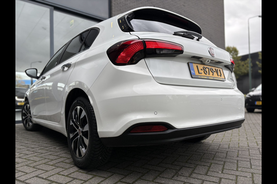 Fiat Tipo 1.4 Mirror Achteruitrijcamera - Airco - Parkeersensor achter - Licht metalen velgen 16 inch - Radio - Navigatie - Mistlampen - Led verlichting - Stuur multifunctioneel - Bluetooth - Cruise control - Ele