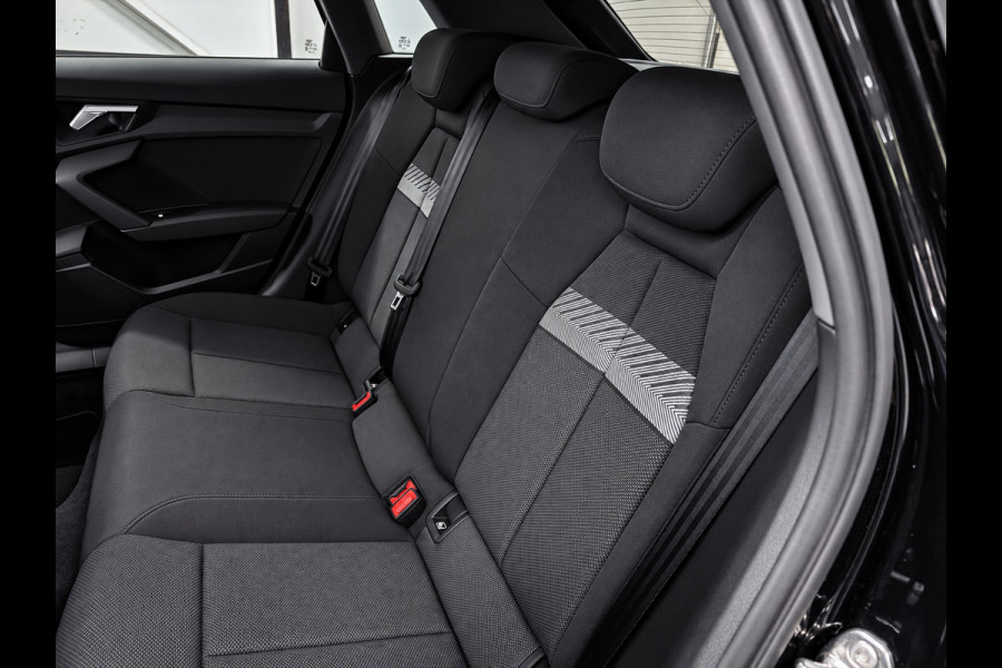 Audi A3 Sportback 45 TFSI e S edition Competition NAVI/STOEL-M/DAB/CARPLAY/ADAPT-CRUISE/V-COCKPIT///
