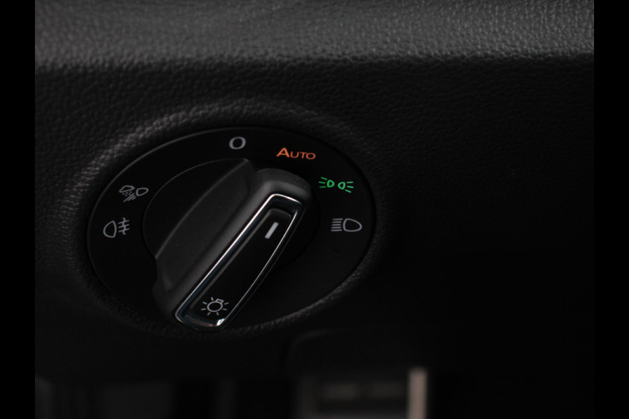 Volkswagen T-Roc 1.5 TSI 150pk Automaat R-Line Digitale Cockpit Climate Control Camera Navigatie Apple Carplay/Android Auto Lichtmetalen Velgen Parkeer sensoren Dab Led Adaptive Cruise Control