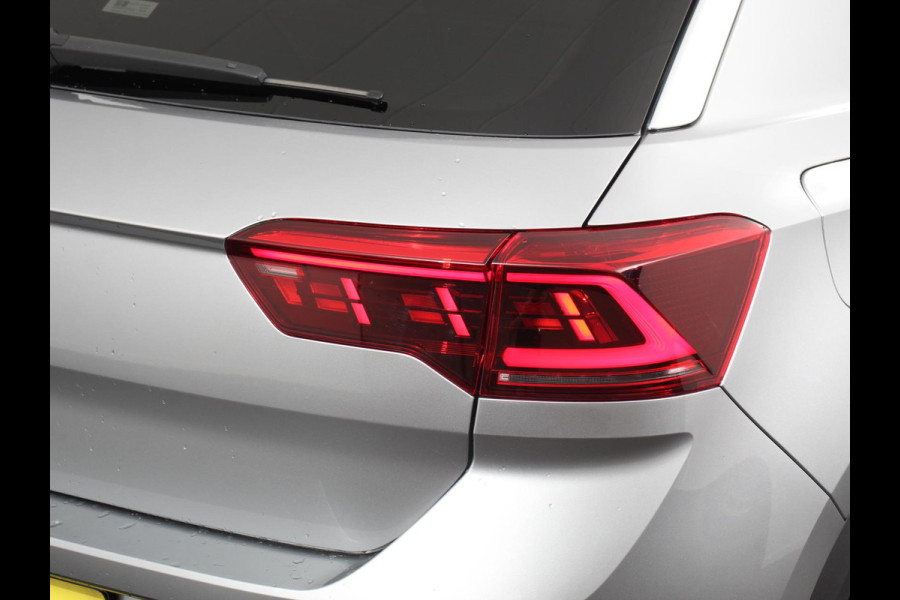 Volkswagen T-Roc 1.5 TSI 150pk Automaat R-Line Digitale Cockpit Climate Control Camera Navigatie Apple Carplay/Android Auto Lichtmetalen Velgen Parkeer sensoren Dab Led Adaptive Cruise Control