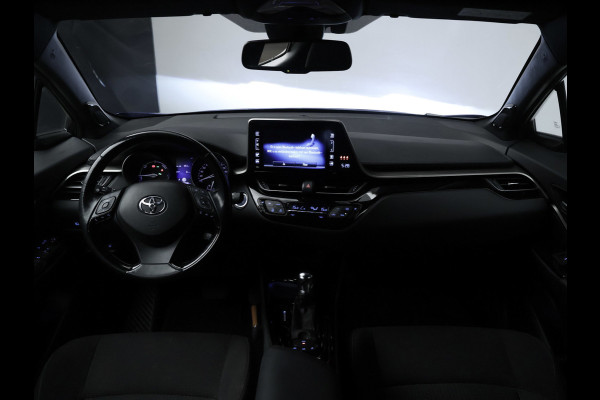Toyota C-HR 1.8 Hybrid Style Sport (NAVI,CAMERA,STOEL/STUUR VERWARMING,CLIMATE,ADAPTIVE CRUISE,LED,GETINT,SPORTSTOELEN,LM VELGEN)