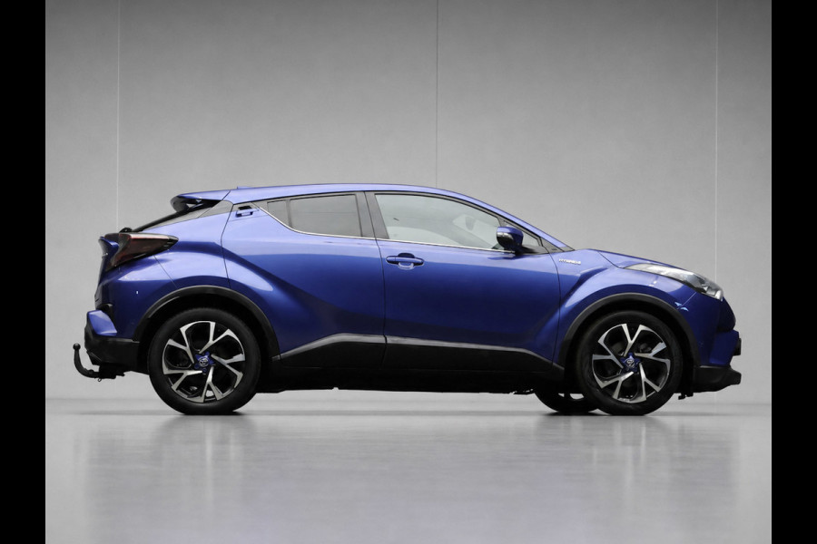 Toyota C-HR 1.8 Hybrid Style Sport (NAVI,CAMERA,STOEL/STUUR VERWARMING,CLIMATE,ADAPTIVE CRUISE,LED,GETINT,SPORTSTOELEN,LM VELGEN)