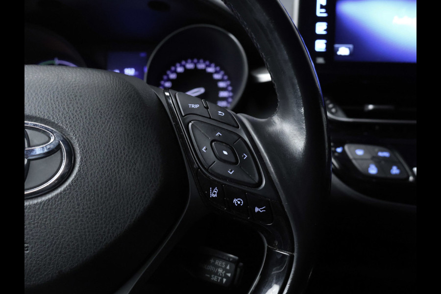Toyota C-HR 1.8 Hybrid Style Sport (NAVI,CAMERA,STOEL/STUUR VERWARMING,CLIMATE,ADAPTIVE CRUISE,LED,GETINT,SPORTSTOELEN,LM VELGEN)