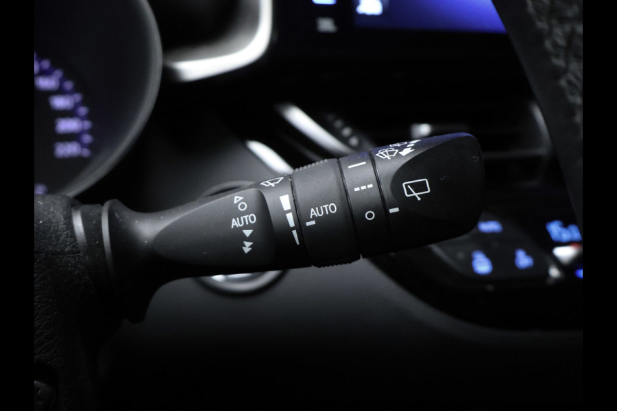 Toyota C-HR 1.8 Hybrid Style Sport (NAVI,CAMERA,STOEL/STUUR VERWARMING,CLIMATE,ADAPTIVE CRUISE,LED,GETINT,SPORTSTOELEN,LM VELGEN)