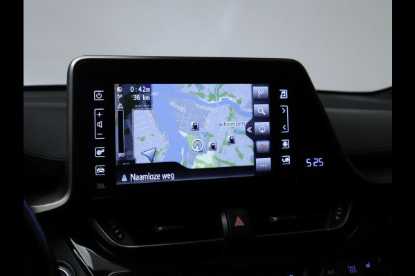 Toyota C-HR 1.8 Hybrid Style Sport (NAVI,CAMERA,STOEL/STUUR VERWARMING,CLIMATE,ADAPTIVE CRUISE,LED,GETINT,SPORTSTOELEN,LM VELGEN)