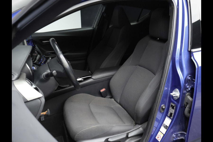 Toyota C-HR 1.8 Hybrid Style Sport (NAVI,CAMERA,STOEL/STUUR VERWARMING,CLIMATE,ADAPTIVE CRUISE,LED,GETINT,SPORTSTOELEN,LM VELGEN)