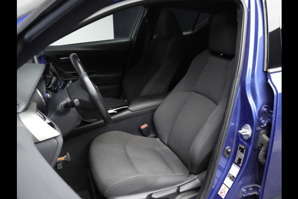 Toyota C-HR 1.8 Hybrid Style Sport (NAVI,CAMERA,STOEL/STUUR VERWARMING,CLIMATE,ADAPTIVE CRUISE,LED,GETINT,SPORTSTOELEN,LM VELGEN)