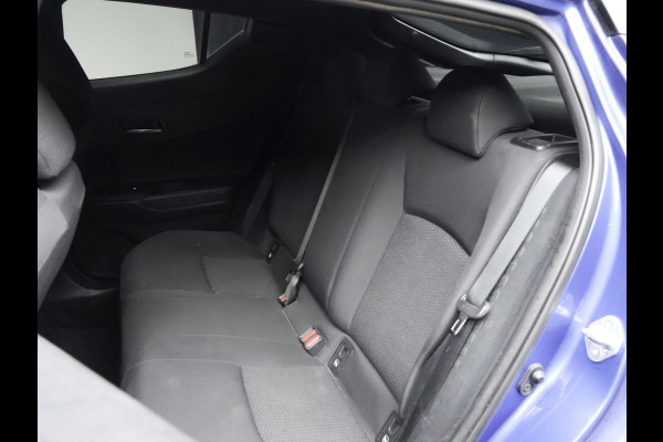 Toyota C-HR 1.8 Hybrid Style Sport (NAVI,CAMERA,STOEL/STUUR VERWARMING,CLIMATE,ADAPTIVE CRUISE,LED,GETINT,SPORTSTOELEN,LM VELGEN)