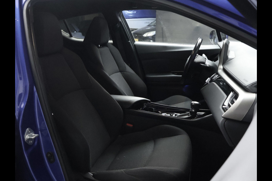 Toyota C-HR 1.8 Hybrid Style Sport (NAVI,CAMERA,STOEL/STUUR VERWARMING,CLIMATE,ADAPTIVE CRUISE,LED,GETINT,SPORTSTOELEN,LM VELGEN)