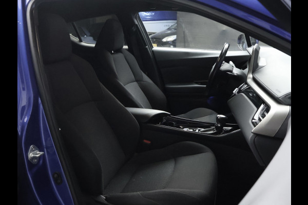 Toyota C-HR 1.8 Hybrid Style Sport (NAVI,CAMERA,STOEL/STUUR VERWARMING,CLIMATE,ADAPTIVE CRUISE,LED,GETINT,SPORTSTOELEN,LM VELGEN)