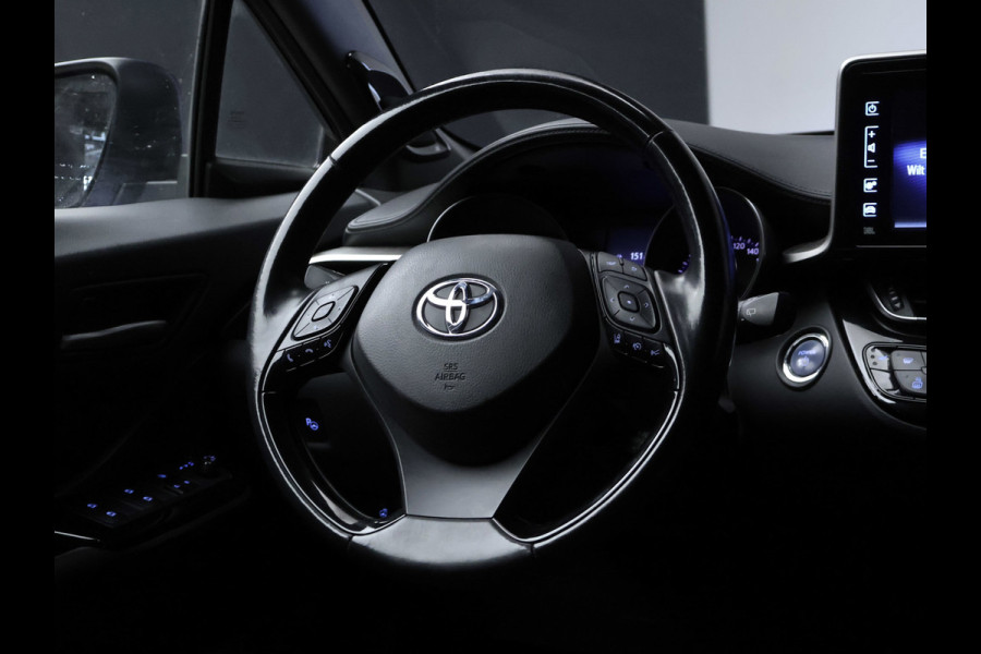 Toyota C-HR 1.8 Hybrid Style Sport (NAVI,CAMERA,STOEL/STUUR VERWARMING,CLIMATE,ADAPTIVE CRUISE,LED,GETINT,SPORTSTOELEN,LM VELGEN)