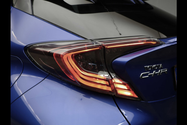 Toyota C-HR 1.8 Hybrid Style Sport (NAVI,CAMERA,STOEL/STUUR VERWARMING,CLIMATE,ADAPTIVE CRUISE,LED,GETINT,SPORTSTOELEN,LM VELGEN)