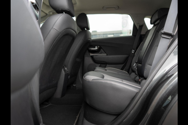 Kia e-Niro DynamicPlusLine 64 kWh SOH 98 % |Stoel en stuurverwarming | Schuif/-kanteldak | Achteruitrijcamera | Navigatie | Carplay | PDC voor & achter | Achteruitrijcamera