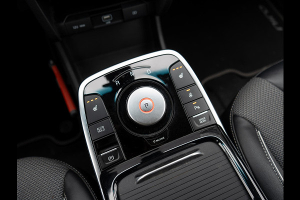 Kia e-Niro DynamicPlusLine 64 kWh SOH 98 % |Stoel en stuurverwarming | Schuif/-kanteldak | Achteruitrijcamera | Navigatie | Carplay | PDC voor & achter | Achteruitrijcamera