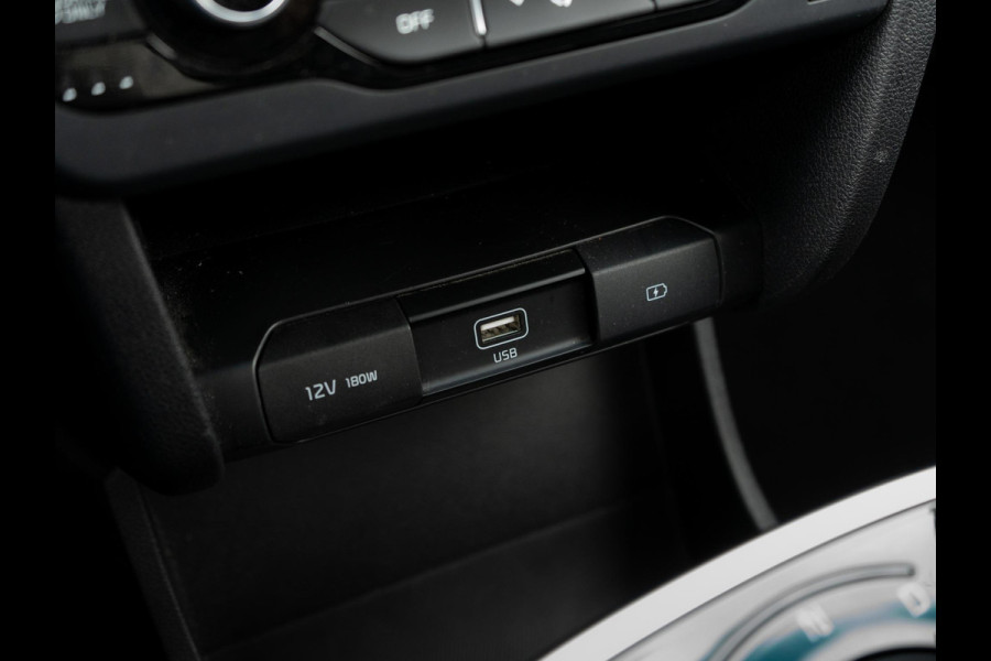 Kia e-Niro DynamicPlusLine 64 kWh SOH 98 % |Stoel en stuurverwarming | Schuif/-kanteldak | Achteruitrijcamera | Navigatie | Carplay | PDC voor & achter | Achteruitrijcamera