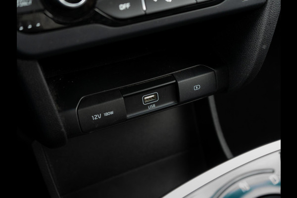 Kia e-Niro DynamicPlusLine 64 kWh SOH 98 % |Stoel en stuurverwarming | Schuif/-kanteldak | Achteruitrijcamera | Navigatie | Carplay | PDC voor & achter | Achteruitrijcamera