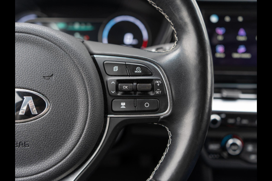 Kia e-Niro DynamicPlusLine 64 kWh SOH 98 % |Stoel en stuurverwarming | Schuif/-kanteldak | Achteruitrijcamera | Navigatie | Carplay | PDC voor & achter | Achteruitrijcamera